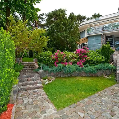 Tamara Blueapart Jurata