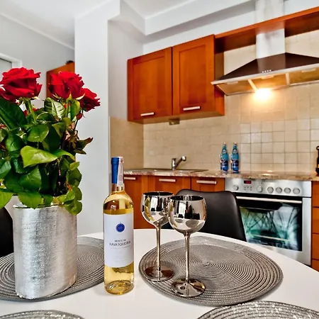 Tamara Blueapart Jurata