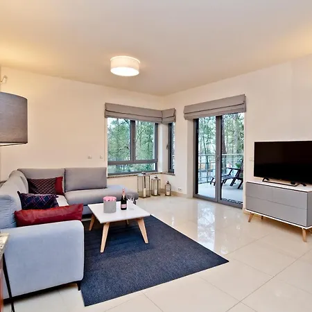 Tamara Blueapart Jurata