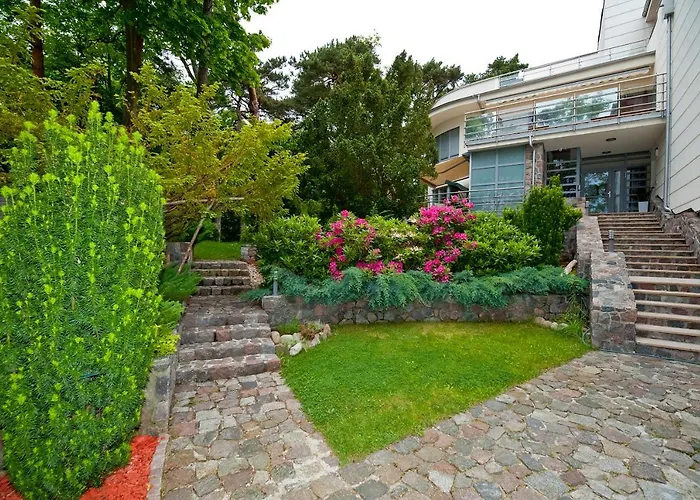 Tamara Blueapart Jurata