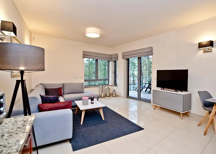 Tamara Blueapart Jurata